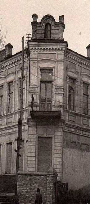 Криворізьке медучилище на вулиці Поля, 20