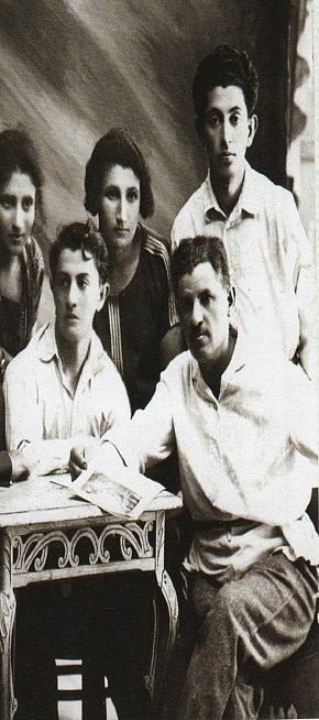 Фотограф Шмуель Підгаєцький із родиною