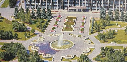 Площа Молодіжна (колишня Радянська)
