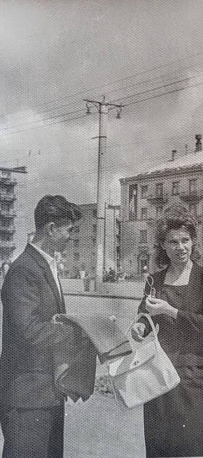 Фото біля готелю «Центральний», 1968 рік