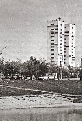 Зона відпочинку в балці Рокуватій. Вид на шахту «Гвардійська», 1970-ті роки