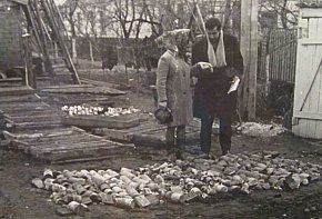 Бурова вишка і кернові ящики в селищі імені В.А.Валявка, 1970 рік