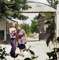 В парку рудника ім. Орджонікідзе (Леніна). Колишній парк Сергія Колачевського. Фото 1954 року