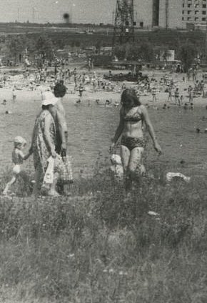 Один з криворізькіх пляжів, початок 1980-х років