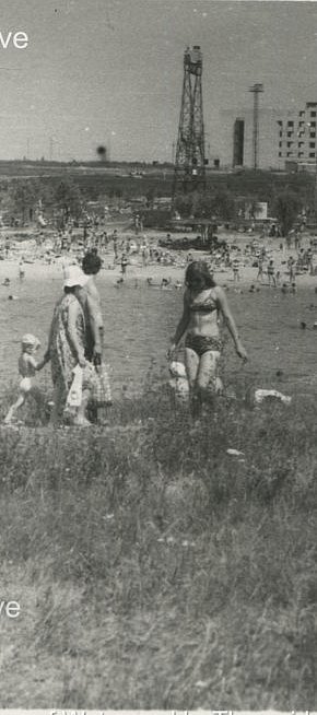 Один з криворізькіх пляжів, початок 1980-х років