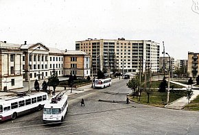 Площа Толстого