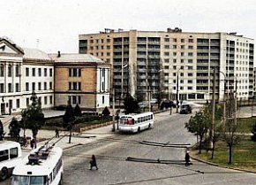 Площа Толстого