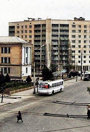 Площа Толстого