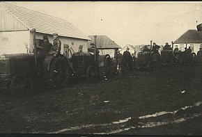 Колона тракторів, не пізніше 1932 року