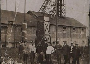 Адміністративні працівники одного з рудників, початок XX століття