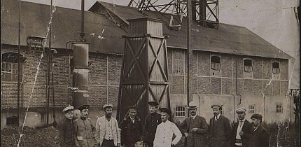 Адміністративні працівники одного з рудників, початок XX століття