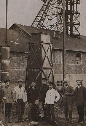 Адміністративні працівники одного з рудників, початок XX століття