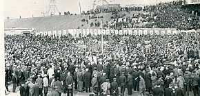 Мітинг колективів будівельників та працівників КМЗ у зв'язку з пуском ДП-№8, 1967 рік