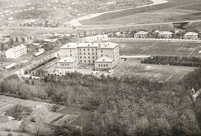 Середня школа номер 34 і стадіон Гірник, кінець 1950-х, початок 1960-х років