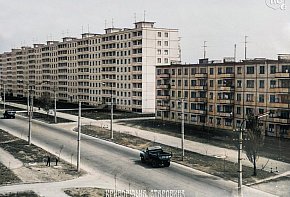 Вулиця Ватутіна (нині — Федора Караманиць) біля кільця 129 кварталу, другої половини 1970-х років