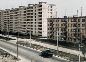 Вулиця Ватутіна (нині — Федора Караманиць) біля кільця 129 кварталу, другої половини 1970-х років