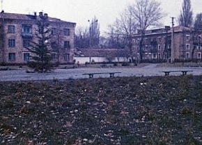 Дзержинка, сквер біля ресторану «Саксагань», зима 1986 року