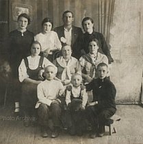 Портрет невідомої родини, 1930-ті роки