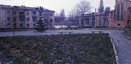 Дзержинка, сквер біля ресторану «Саксагань», зима 1986 року