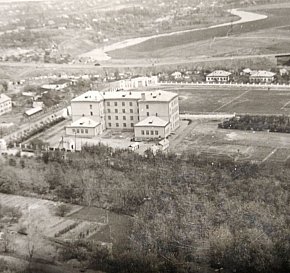 Середня школа номер 34 і стадіон Гірник, кінець 1950-х, початок 1960-х років