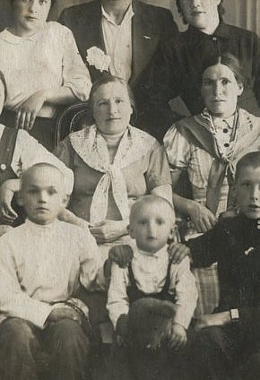 Портрет невідомої родини, 1930-ті роки