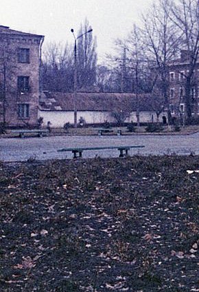 Дзержинка, сквер біля ресторану «Саксагань», зима 1986 року