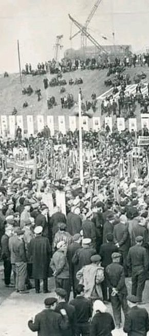 Мітинг колективів будівельників та працівників КМЗ у зв'язку з пуском ДП-№8, 1967 рік