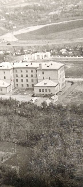 Середня школа номер 34 і стадіон Гірник, кінець 1950-х, початок 1960-х років