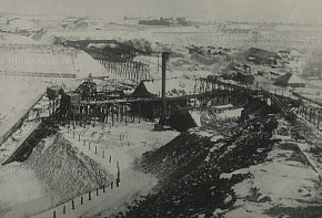 Криворіжжя, вид на засніжений рудник