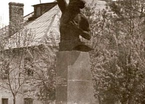 Данко на 95-му кварталі: історія однієї скульптури, 1965 рік