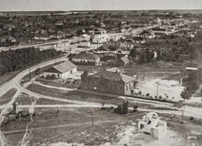 Веселі Терни, вигляд з парашутної вежі на центр села у 1932-1933 роках