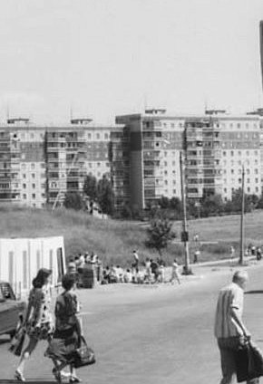 Мікрорайон Сонячний, вид на Горняцкий від станції «Жовтнева» («Сонячна»), 1996 року