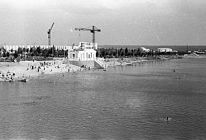 Ставки. Будується Криворізький гірничий технікум, 1950-ті роки