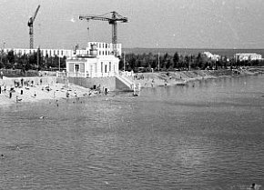 Ставки. Будується Криворізький гірничий технікум, 1950-ті роки