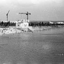 Ставки. Будується Криворізький гірничий технікум, 1950-ті роки
