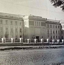 Середня школа № 25, 1940-ві роки