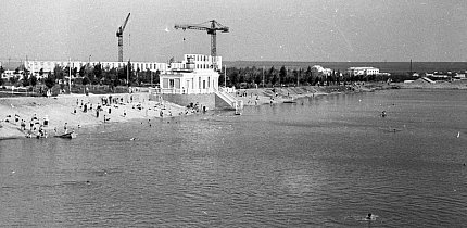 Ставки. Будується Криворізький гірничий технікум, 1950-ті роки