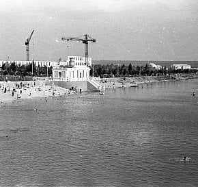 Ставки. Будується Криворізький гірничий технікум, 1950-ті роки