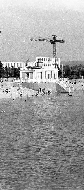 Ставки. Будується Криворізький гірничий технікум, 1950-ті роки