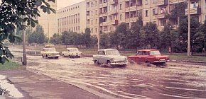 Вид на будівлю КДБ, вулиця Українська, 1991 рік