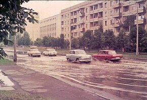 Вид на будівлю КДБ, вулиця Українська, 1991 рік