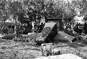 Похорон німецького військового (військових) у міському сквері, 1941-1942 роки