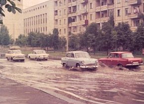 Вид на будівлю КДБ, вулиця Українська, 1991 рік