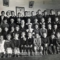 Учні однієї зі шкіл рудника ім. Кагановича (рудник ім. ХХ Партз'їзду), 1950-ті роки