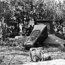 Похорон німецького військового (військових) у міському сквері, 1941-1942 роки