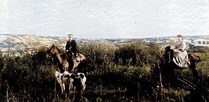 Прогулянка родини Войневичів біля Саксагані. Околиці Шмаківського рудника, кінець ХІХ століття