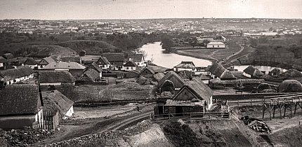 Вид на містечко Кривий Ріг та річку Саксагань з Тарапаківської гори (майбутнього Прорізу), 1908 року