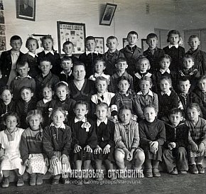 Учні однієї зі шкіл рудника ім. Кагановича (рудник ім. ХХ Партз'їзду), 1950-ті роки