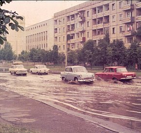 Вид на будівлю КДБ, вулиця Українська, 1991 рік