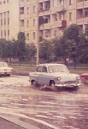 Вид на будівлю КДБ, вулиця Українська, 1991 рік